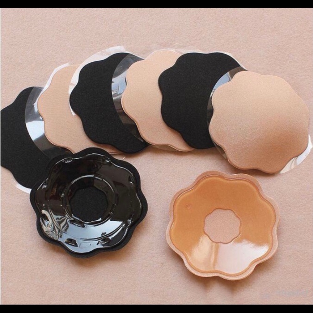 Nipple cover’s/pasties - round and flower/nude and black available💕comes w/bag